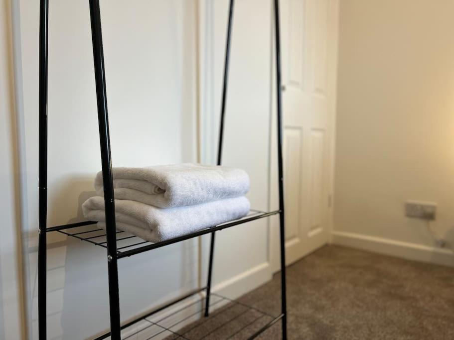 Entire Newly Renovated House -southampton - Private Driveway Parking - 4 Bedrooms 5 Beds Sleeps 7 - Great For Friends, Families & Contractors Holiday home